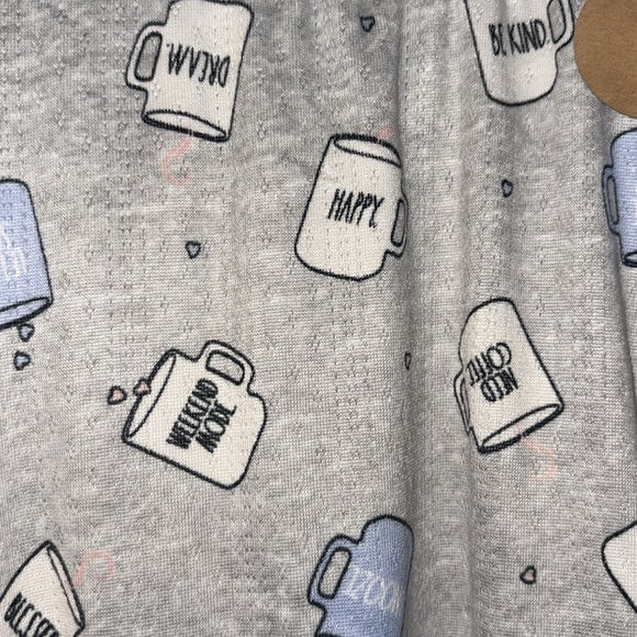 Rae Dunn 2 Piece Shorts & Jogger(Waist 34”
Length 12”Waist 34”Inseam 28”) - Picture 4 of 7